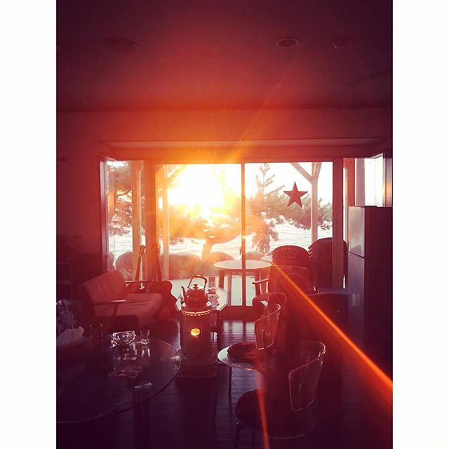 BBDylan1階からの朝日🌞琵琶湖に登る朝日は絶景です 琵琶湖側のお部屋からも見ていただけます!! #日の出 #sunrise #shiga #滋賀 #近江舞子 #ペンション#BBDylan #絶景 #guesthouse