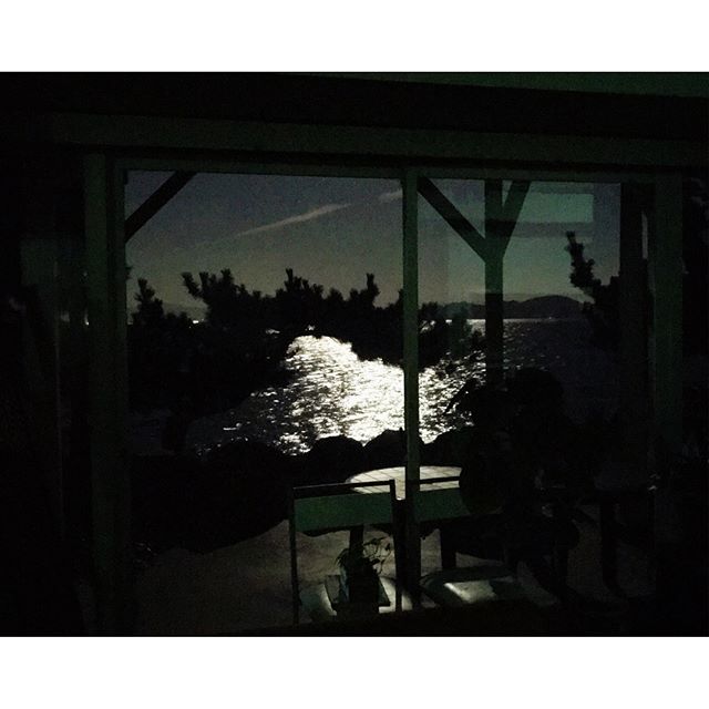 昨日の月がすごく綺麗でした。今晩あたり満月になるようですね北浜からの月や日の出は素晴らしいですよ♪#moonlight #bbdylanshiga #guesthouse#近江舞子北浜